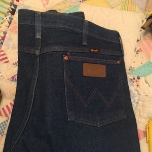 Men's wrangler blue jeans